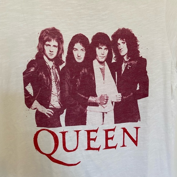 NWOT | Queen official merch women’s tshirt — large - Picture 2 of 4
